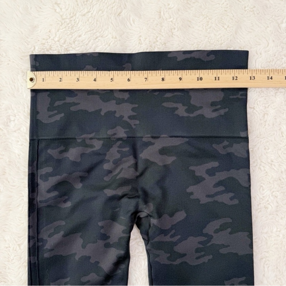 SPANX Women Camo Look At Me Now Seamless Leggings MEDIUM Athleisure Activewear - Picture 6 of 10